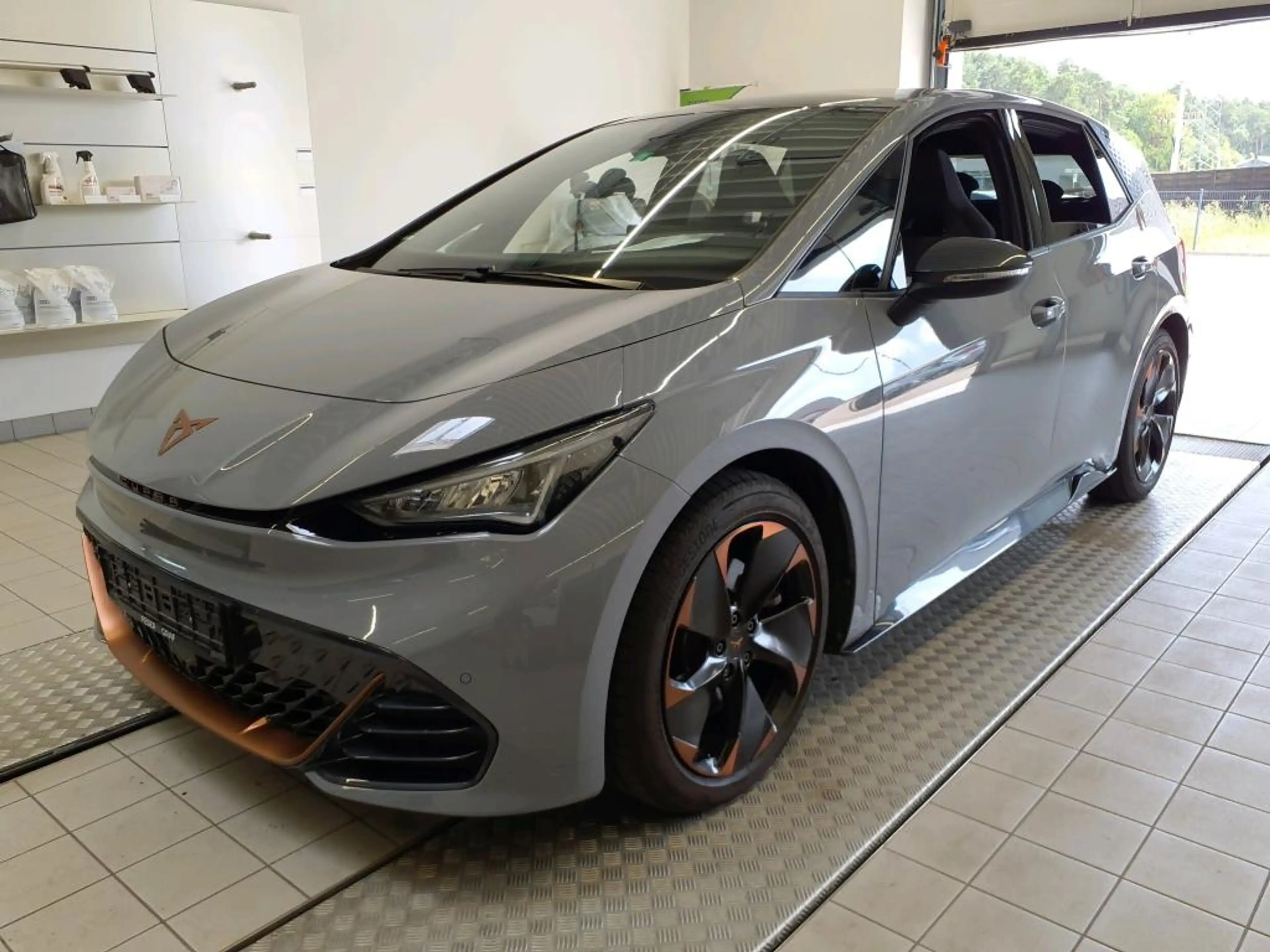 CUPRA Born e-BOOST 63kWh +LED +"19 +SENNHEISER +RKAM +ACC +A — photo 2