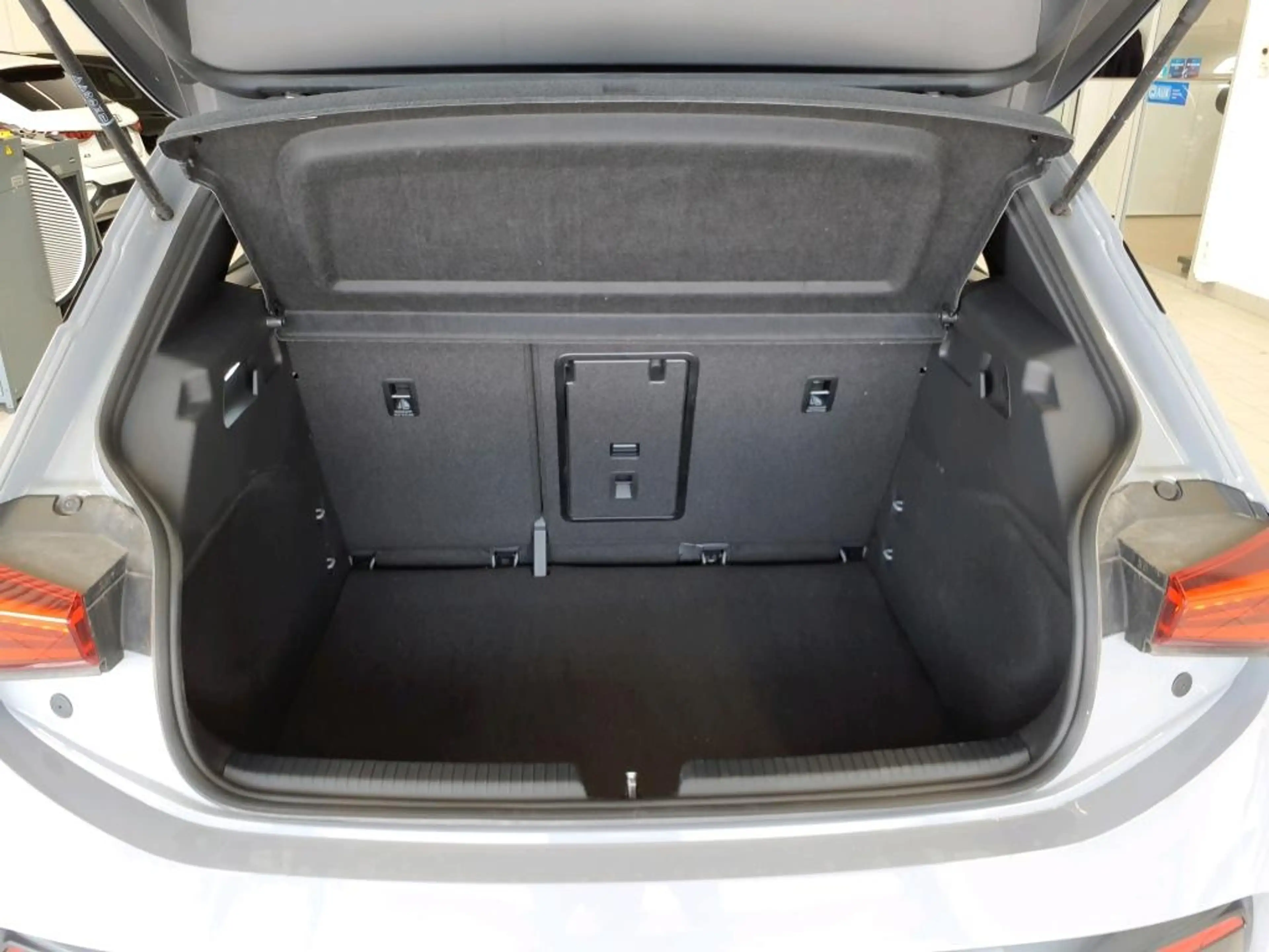 CUPRA Born e-BOOST 63kWh +LED +"19 +SENNHEISER +RKAM +ACC +A — photo 6