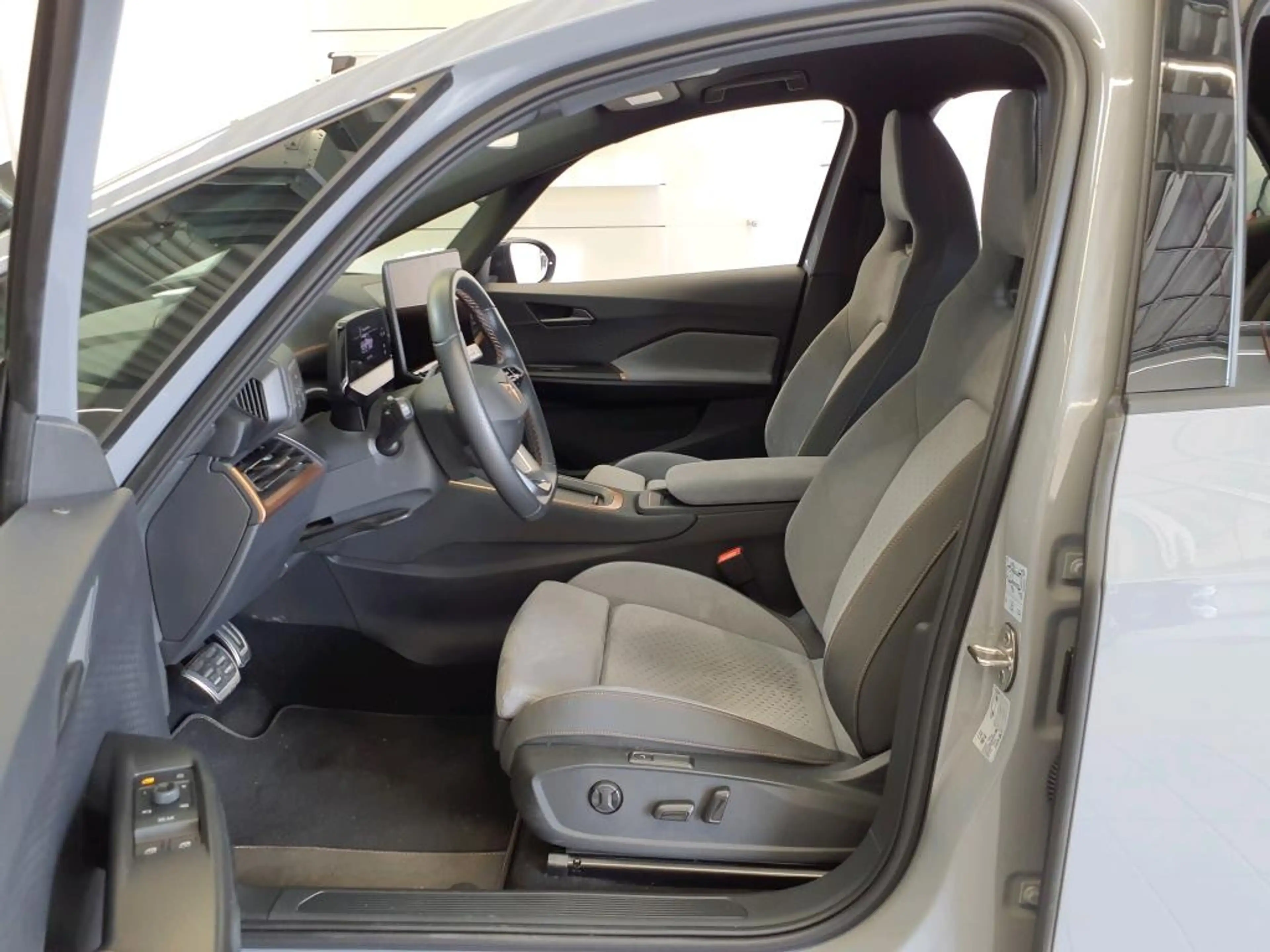 CUPRA Born e-BOOST 63kWh +LED +"19 +SENNHEISER +RKAM +ACC +A — photo 8