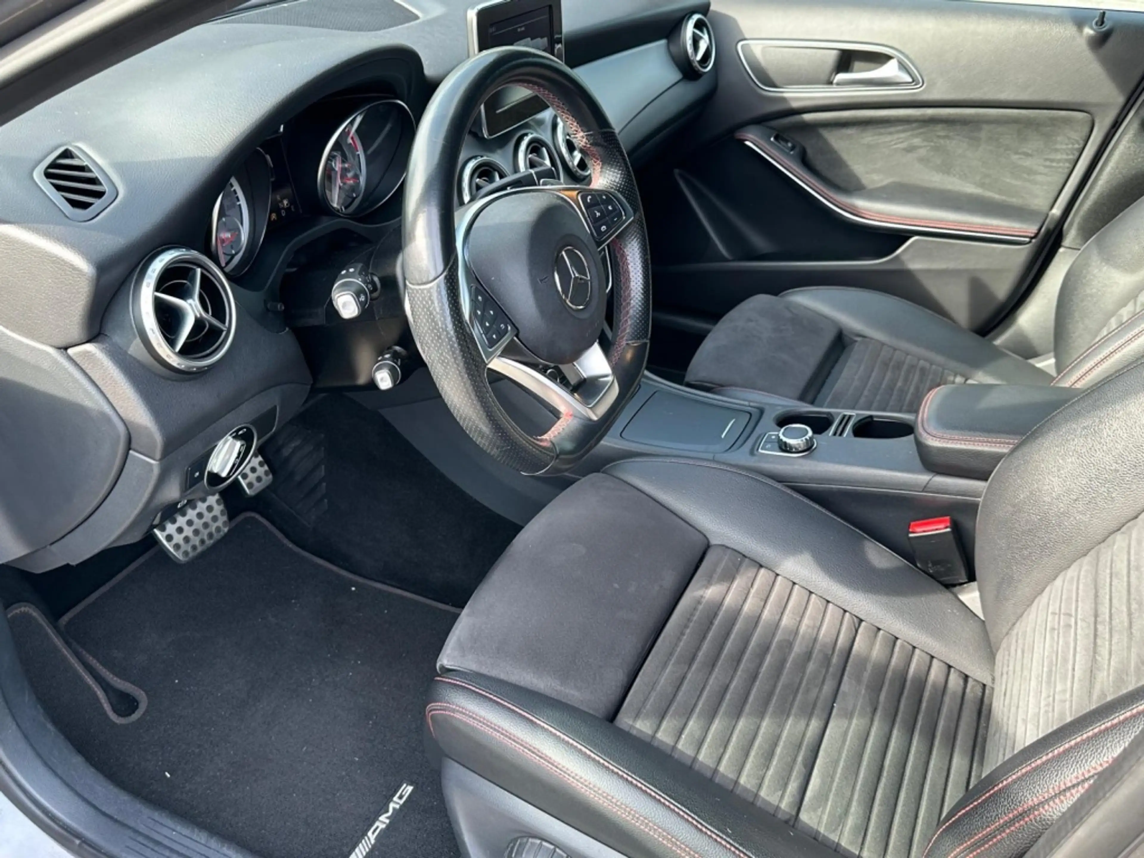 Mercedes-Benz GLA 180 Aut. AMG-Styling I Camera I Spiegel-Pakket I Xenon — photo 3