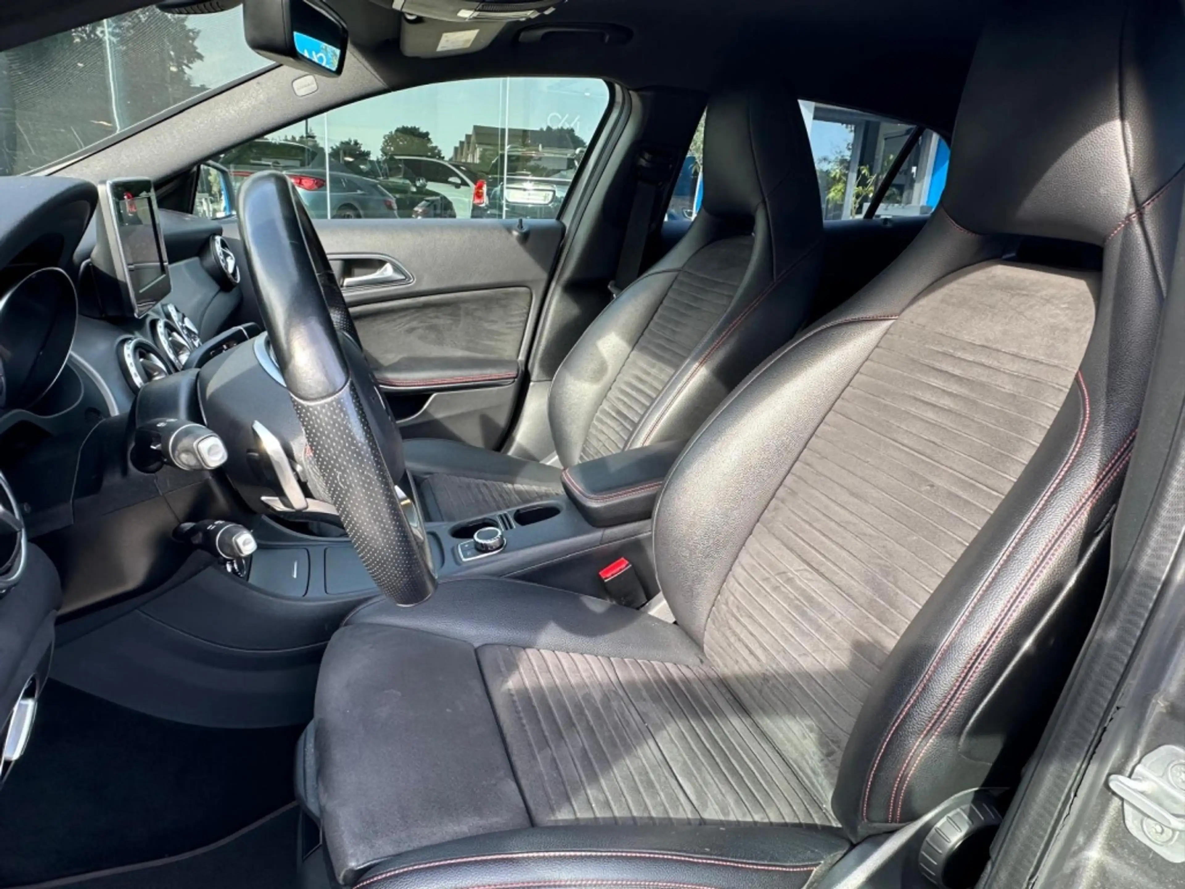Mercedes-Benz GLA 180 Aut. AMG-Styling I Camera I Spiegel-Pakket I Xenon — photo 11