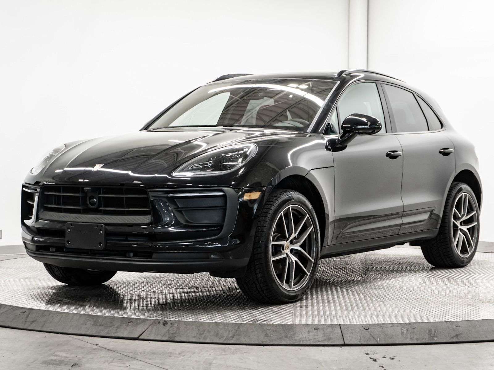 2026 Porsche Macan Premium Plus Package, Sport Chrono, 18 Way Seats