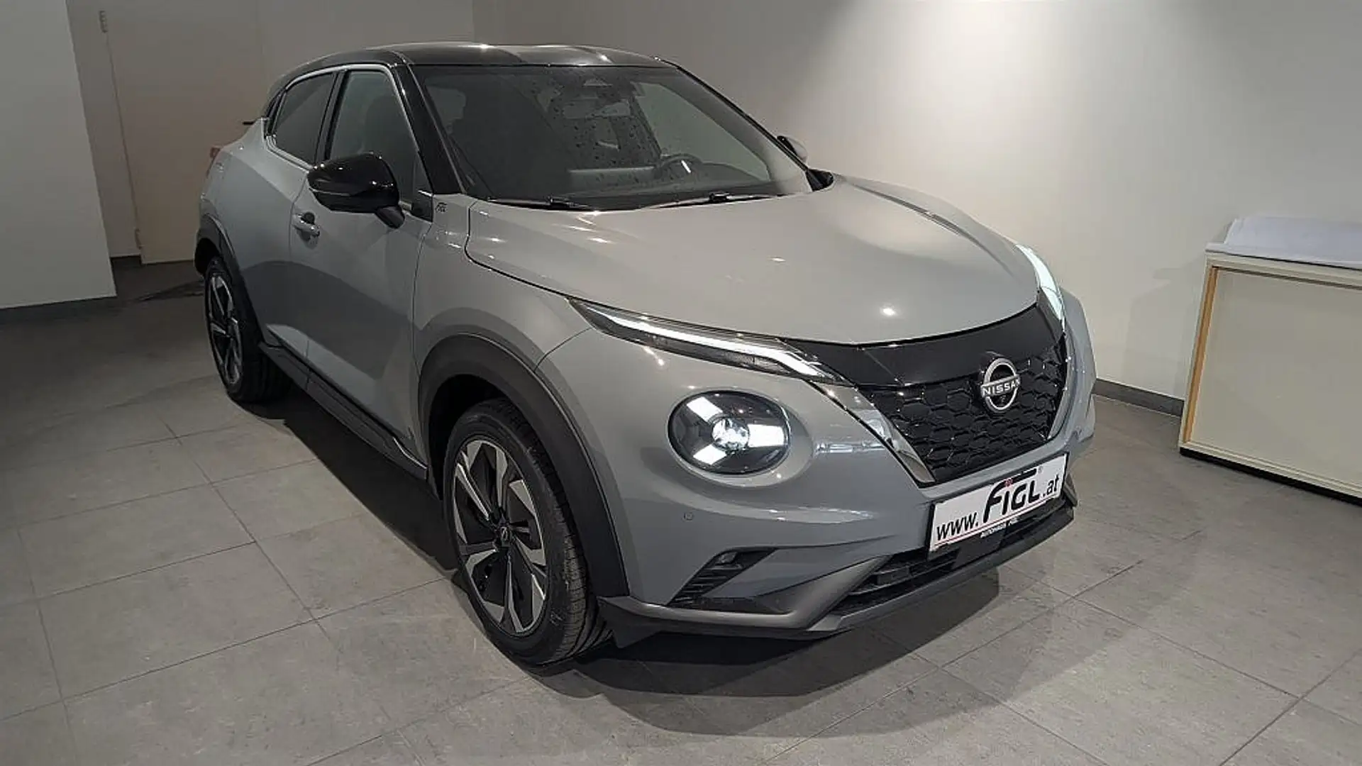 Nissan Juke 1.6 Hybrid 143 4AMT Superfly Grijs - 1