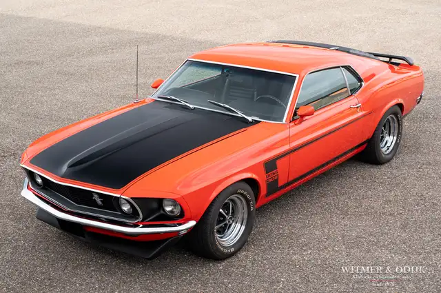 Ford Mustang view 3