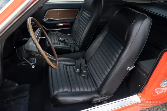 Ford Mustang view 8