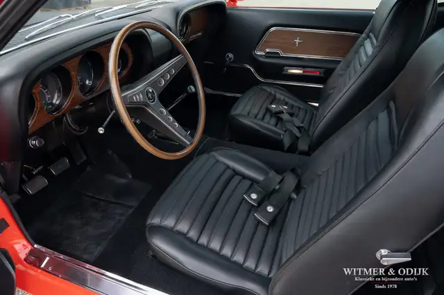 Ford Mustang view 6