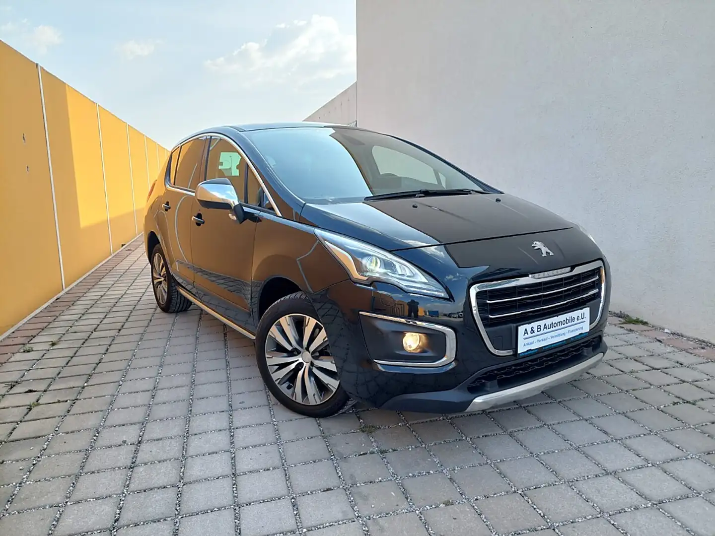 Peugeot 3008 2,0 BlueHDi 150 S&S Allure Schwarz - 2