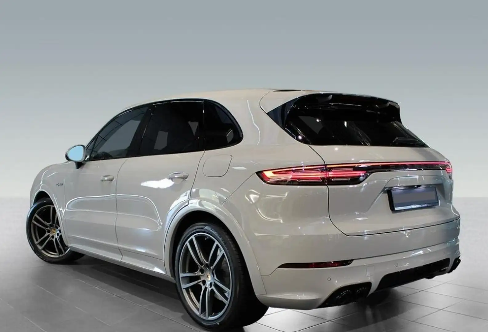 Porsche Cayenne E-Hybrid 340 kW (462 PS), Automatik, Allrad - 2