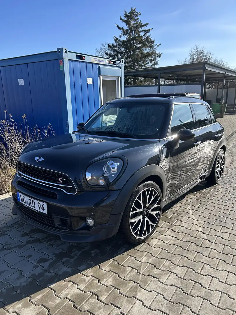 MINI Countryman S All4 Schwarz - 1