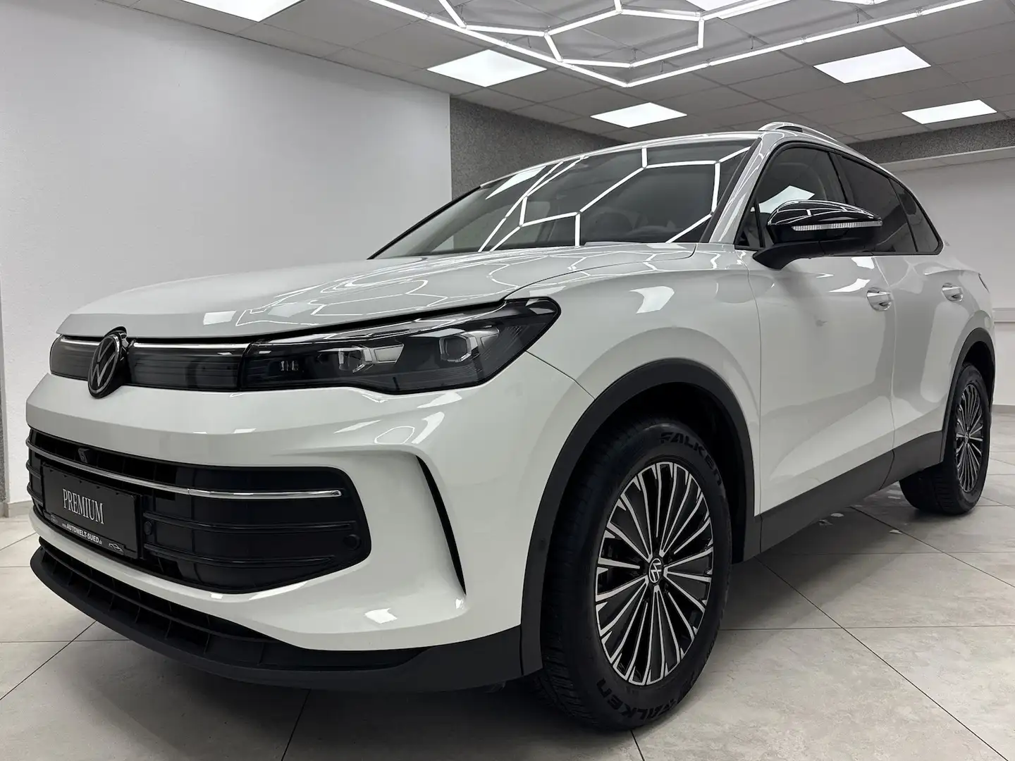 Volkswagen Tiguan 2.0 TDI Life GOAL Design-Paket 360° AHK Weiß - 2