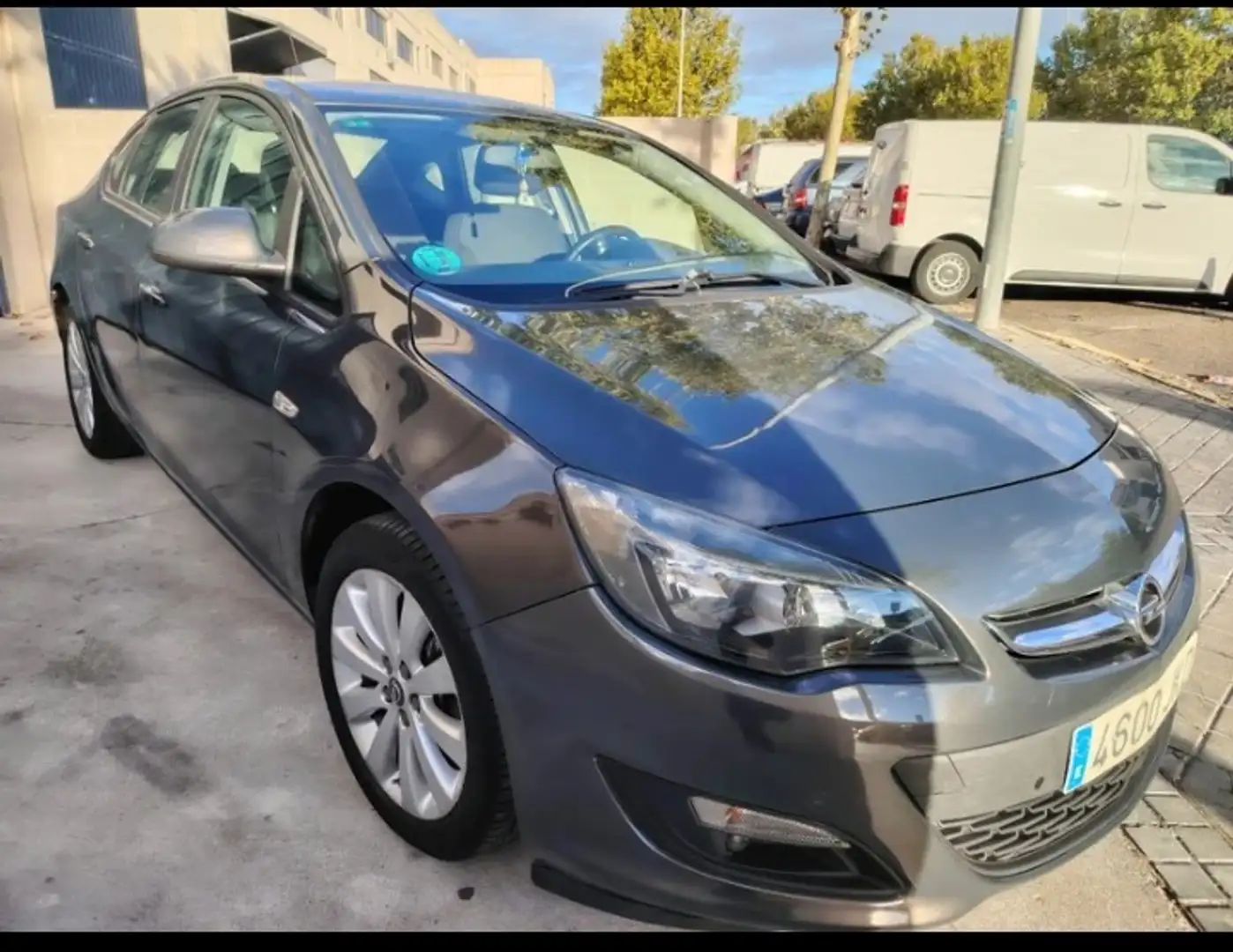 Opel Astra 1.4T Excellence Grijs - 2