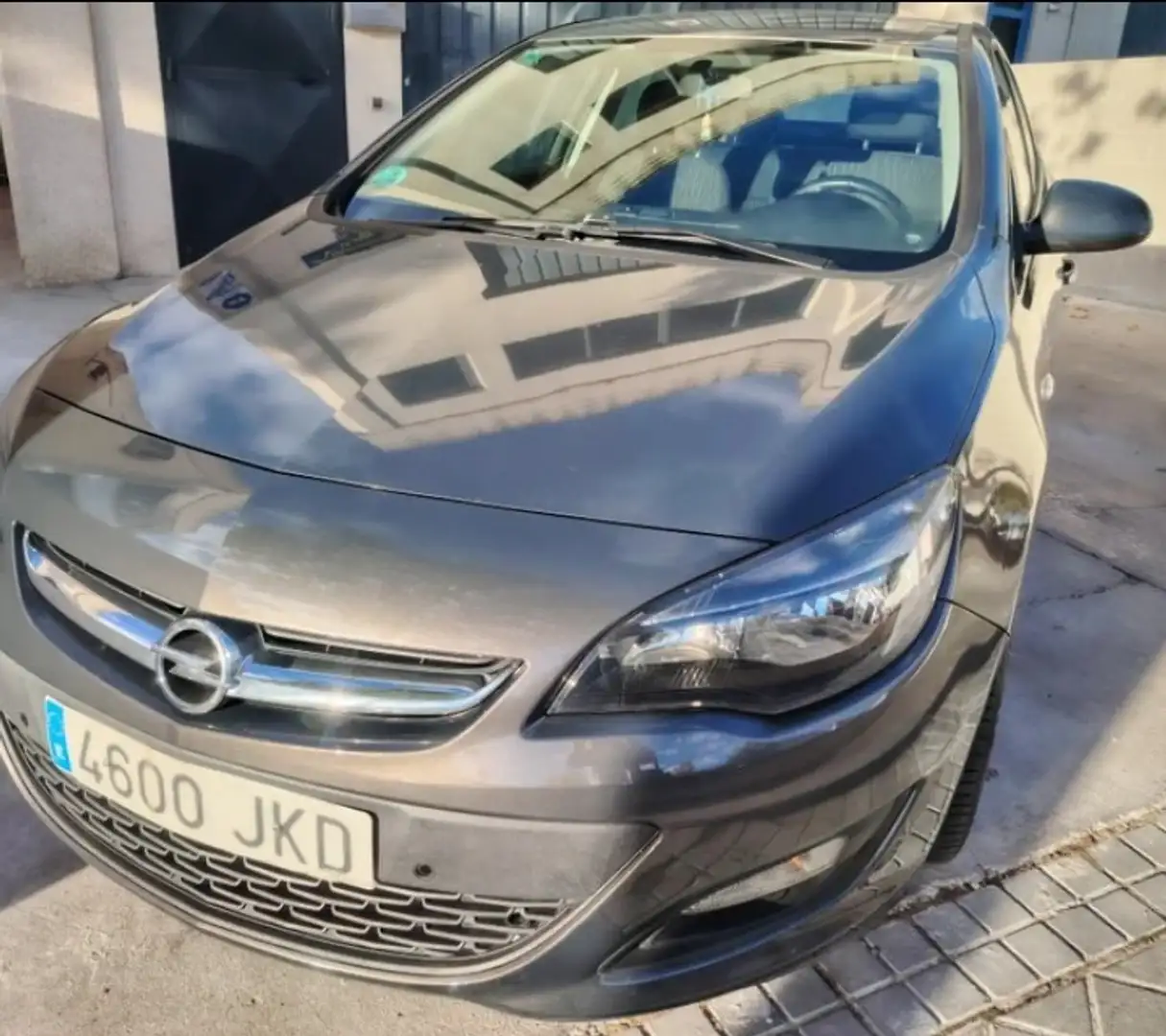 Opel Astra 1.4T Excellence Grijs - 1
