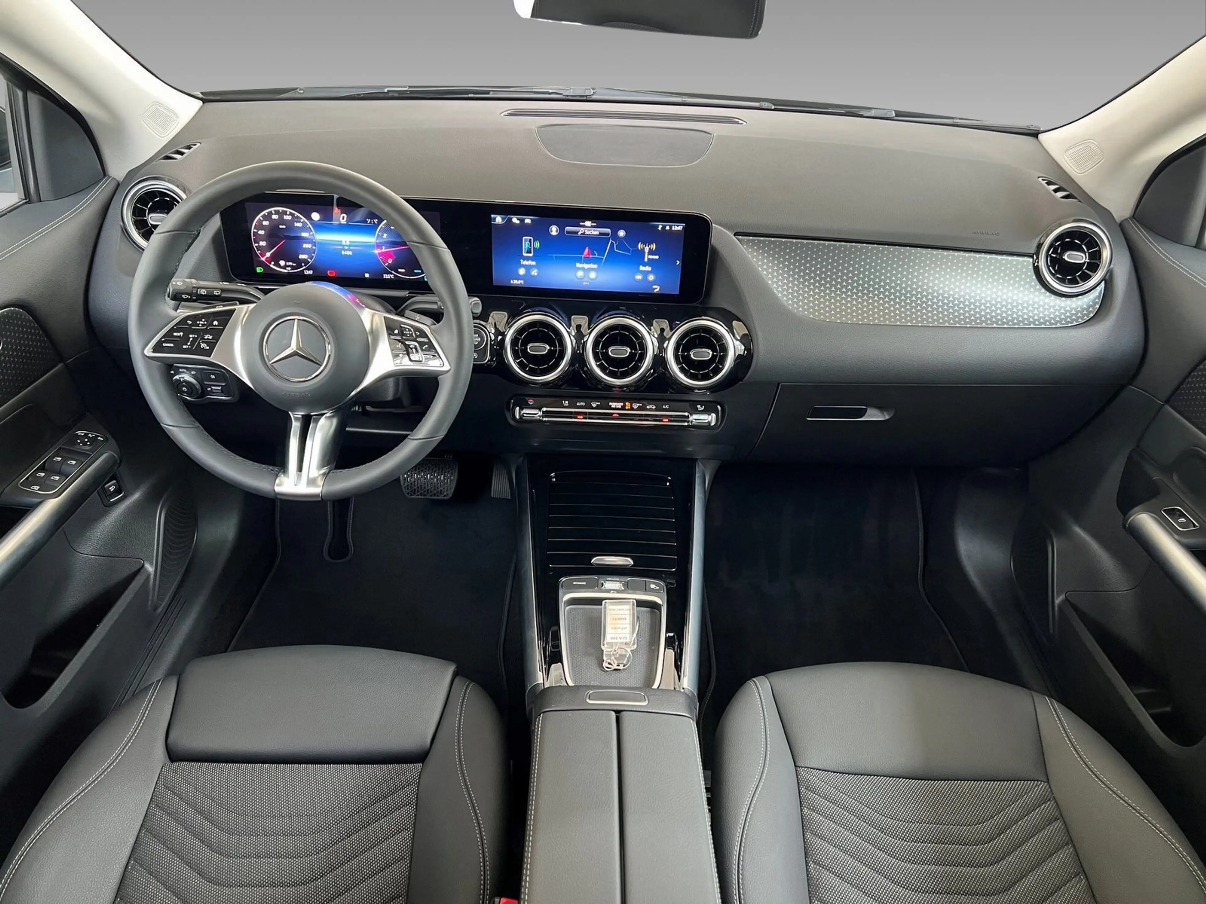 Mercedes-Benz GLA 200 Progressive Line Advanced — photo 10
