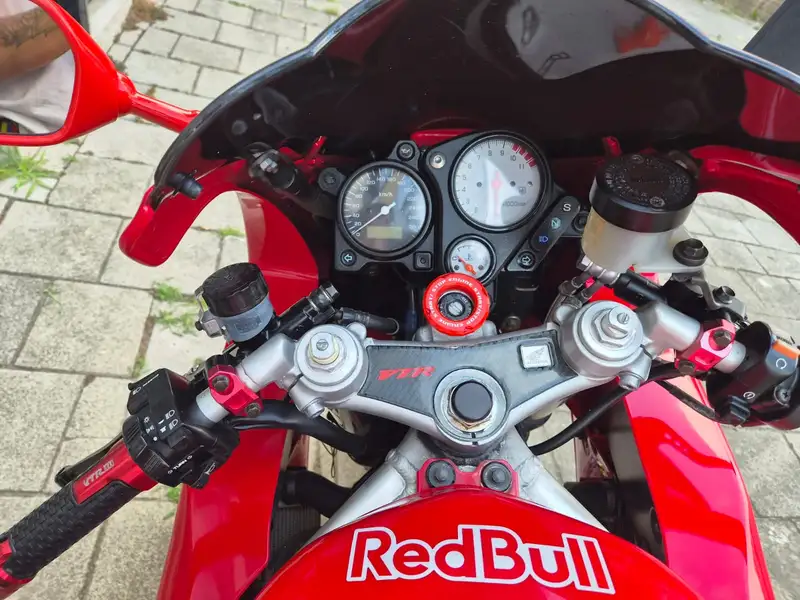 Honda VTR 1000 - foto 5