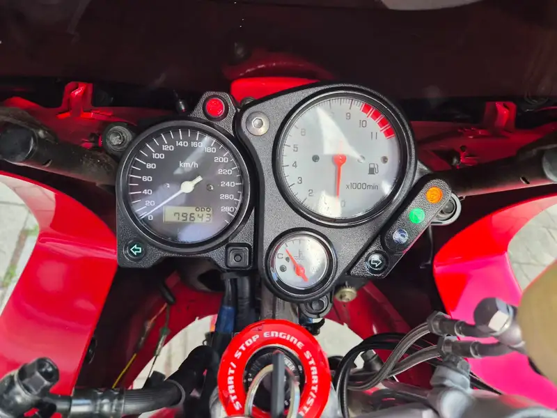 Honda VTR 1000 - foto 7