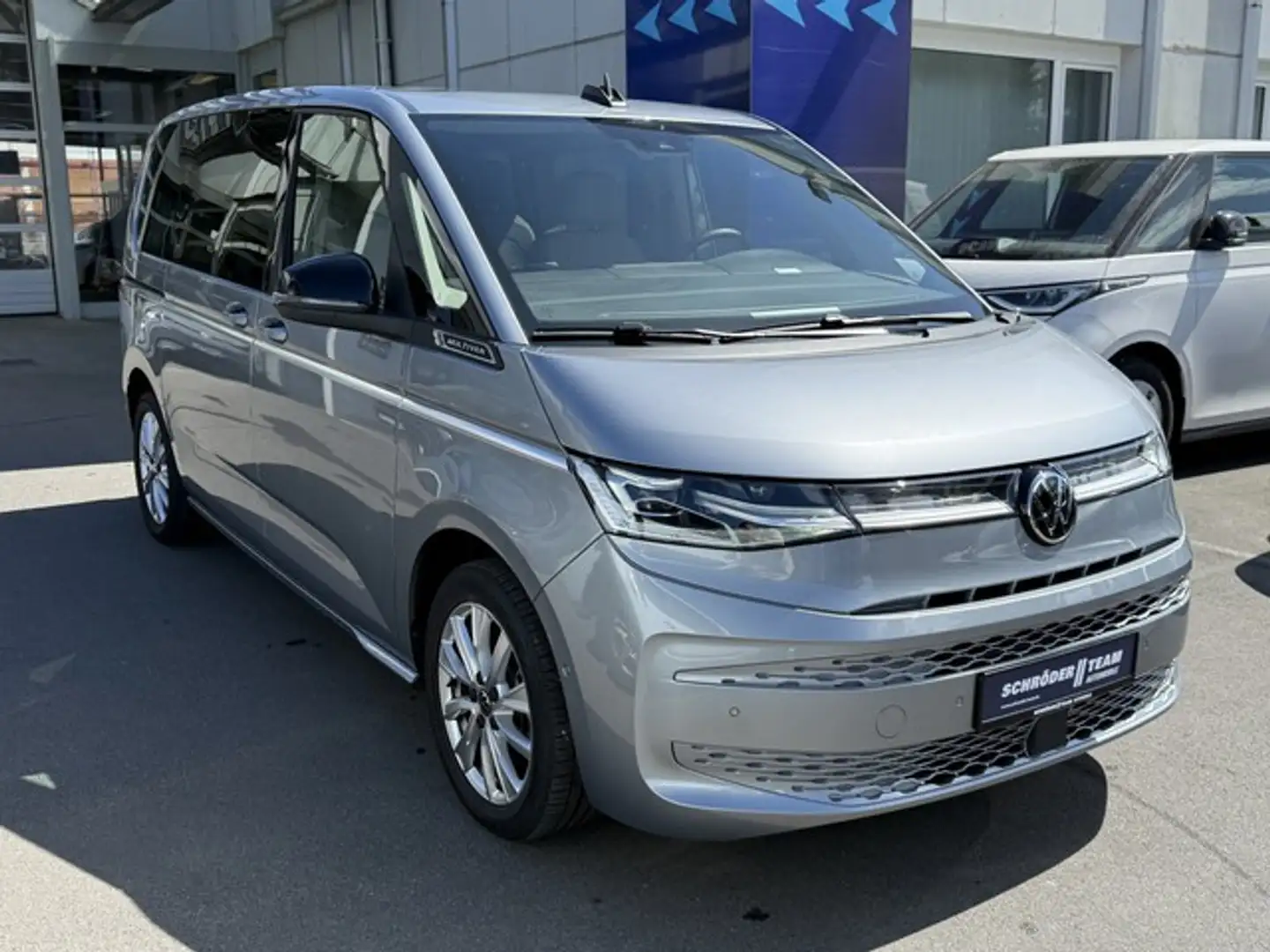 Volkswagen T7 Multivan Style 2.0 TDI DSG AHK Kamera Pano Silber - 2