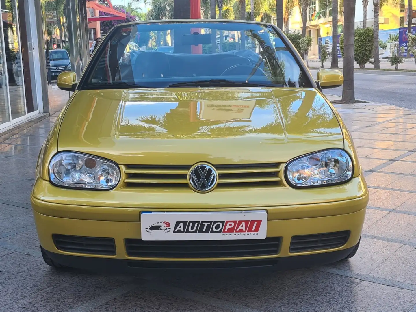 Volkswagen Golf Descapotable Manual de 2 Puertas Amarillo - 2
