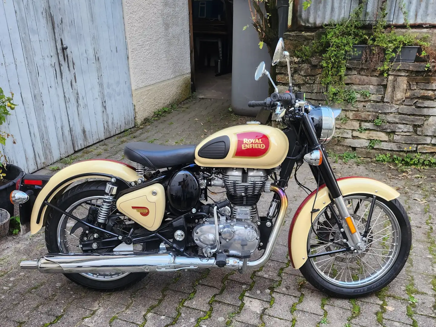 Royal Enfield Bullet 500 Bullet Classic EFI Бежевый - 1