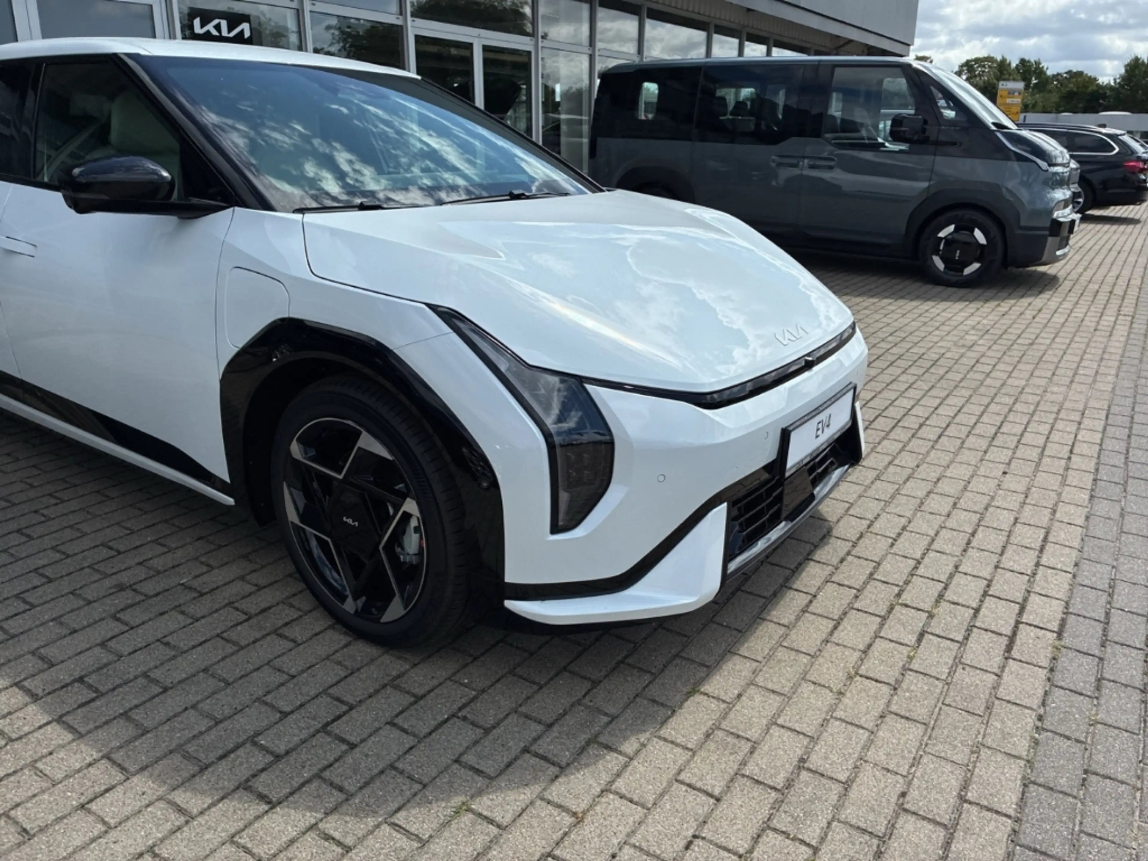Kia EV4 GT-Line 81 kWh DriveWise/Comfort/Connect 19'' — photo 6