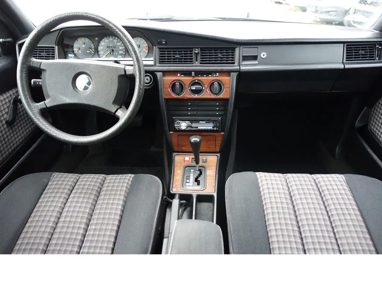 Mercedes-Benz 190 E 2.3 H-Kennz. Oldtimer eSHSD Verschl-t. neu gt Zu, foto 10