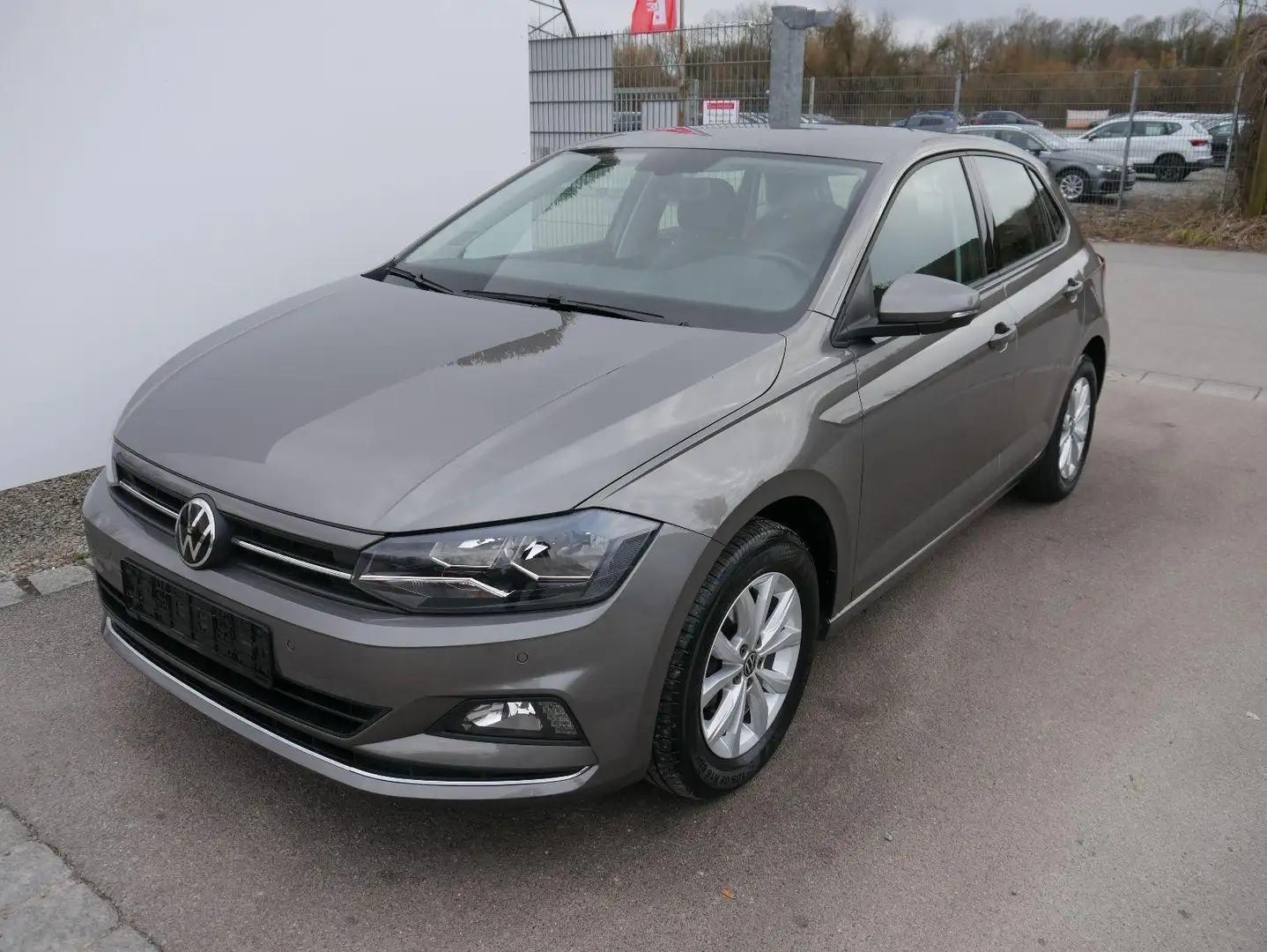 Volkswagen Polo 1.0 TSI HIGHLINE *PDC*APP-CONNECT*SHZ*TEMPOMAT*KLI Gris - 2