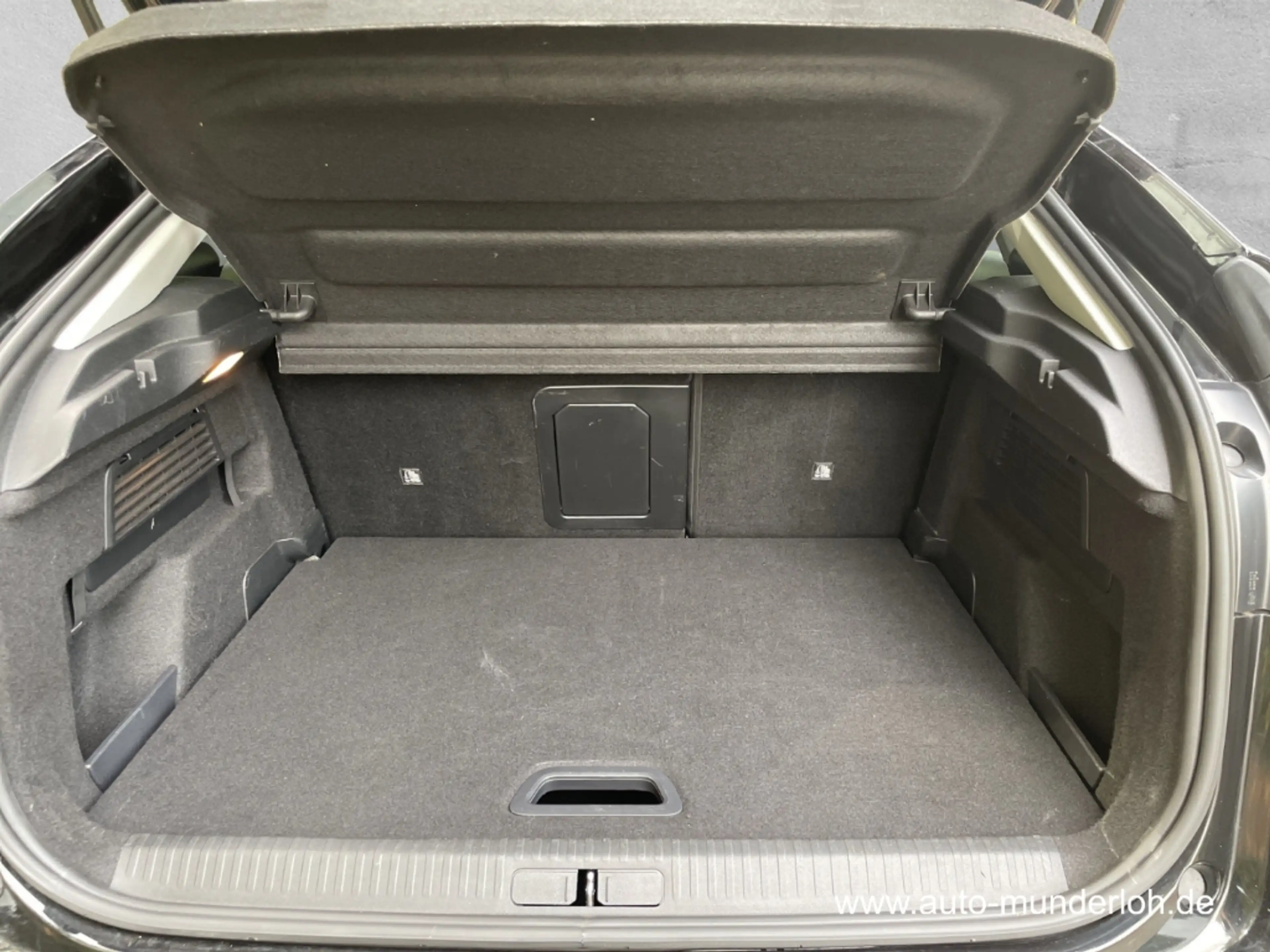 Citroen E-C4 Electric 156 e-Series KLIMAAUTOM. NAVI R-KAMERA SHZ SICHERH — photo 6