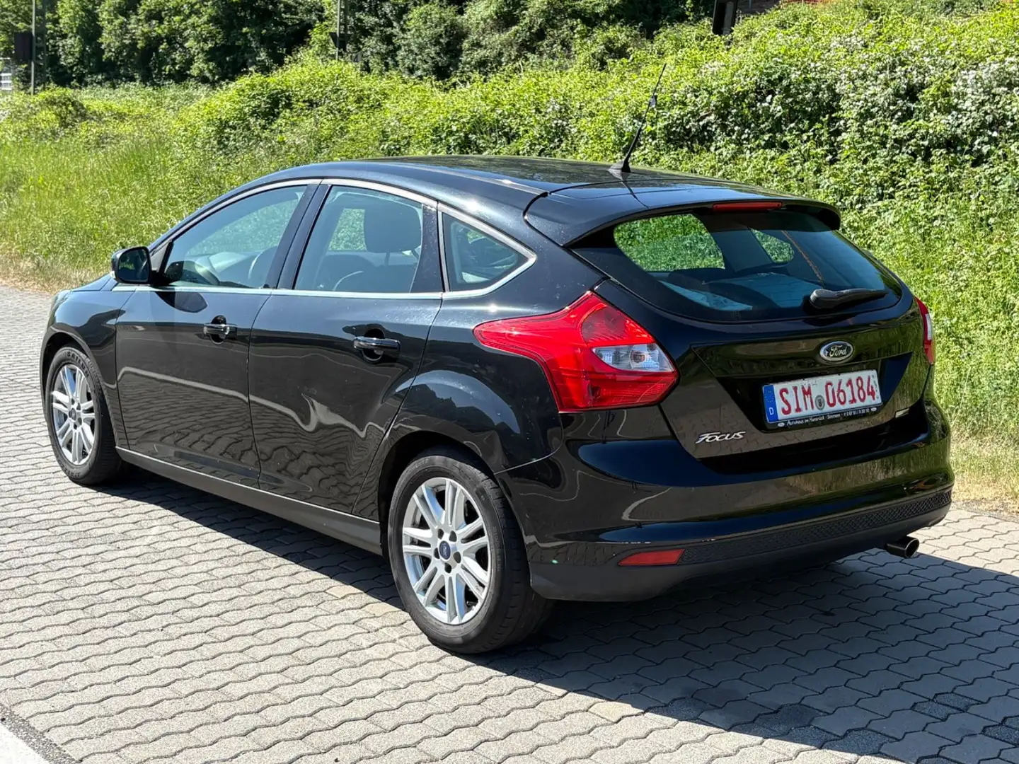 Ford Focus Lim. Titanium Export Schwarz - 2