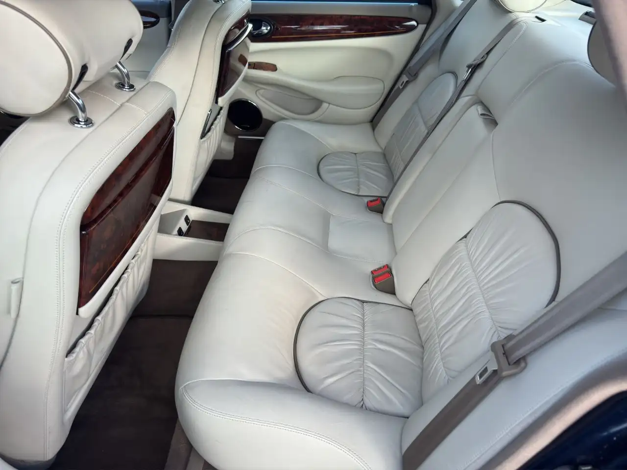 Jaguar Daimler V8 SWB BLAU/BEIGE ULTRASELTEN, foto 11