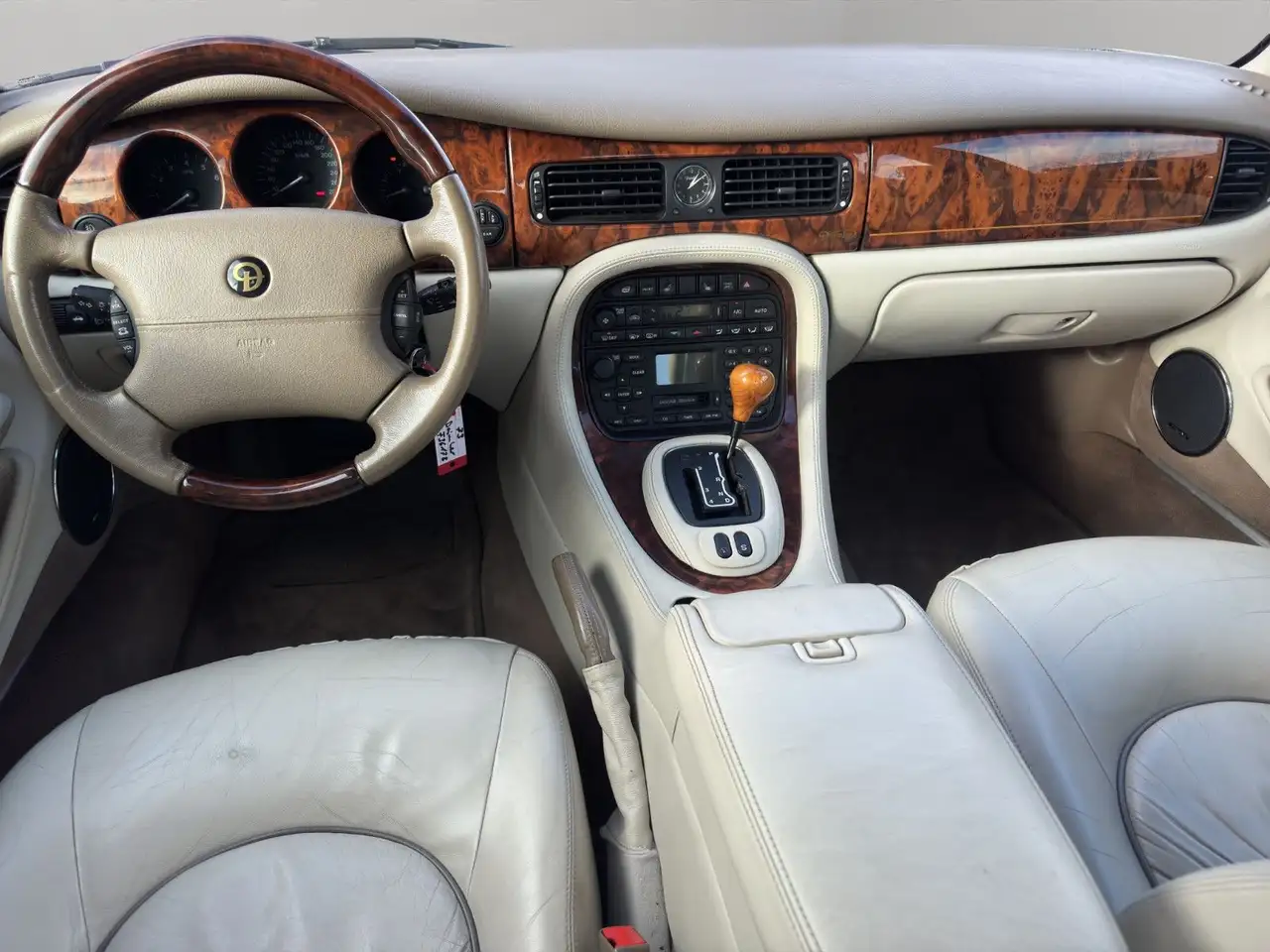 Jaguar Daimler V8 SWB BLAU/BEIGE ULTRASELTEN, foto 10