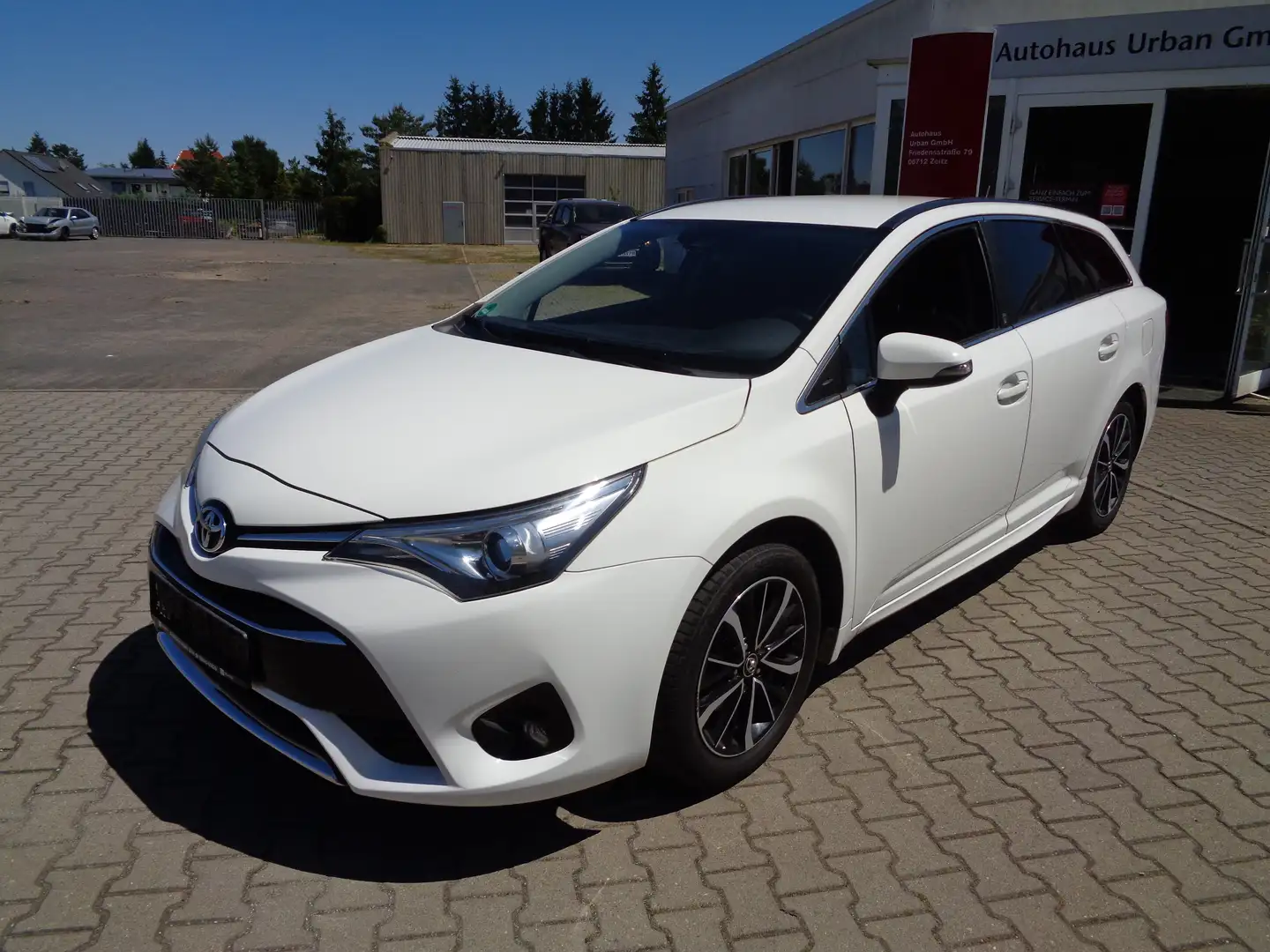 Toyota Avensis Touring Sports 1.8 Team Deutschland Blanc - 1