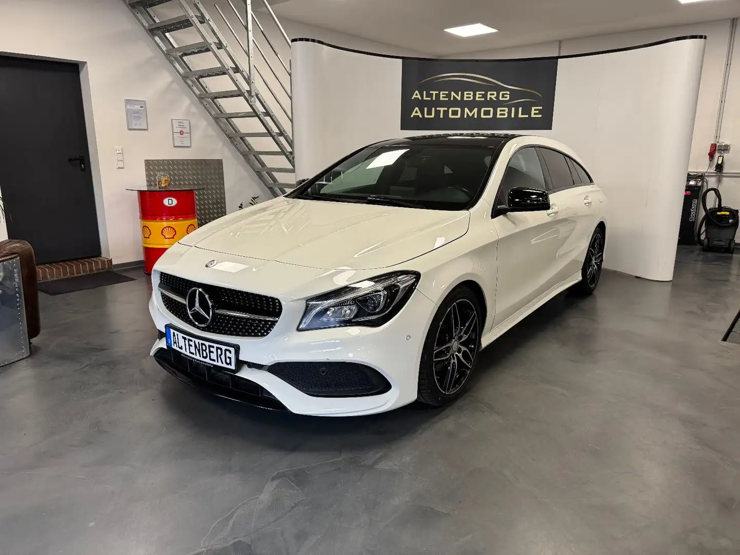 Mercedes-Benz CLA 200 Shooting Brake AMG Night Pano LED Kamera Weiß - 1
