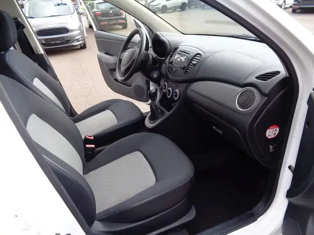 Hyundai I10 view 10