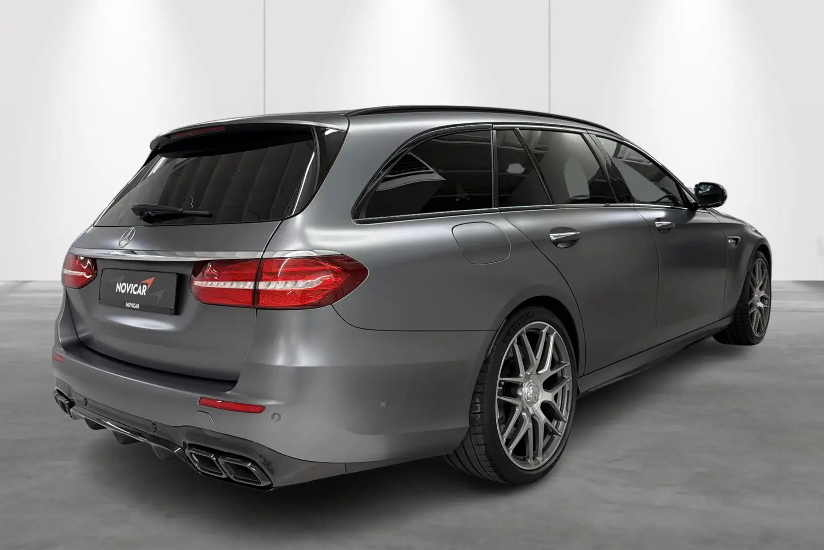Mercedes-Benz E 63 AMG E63 4MATIC+ Grau - 2