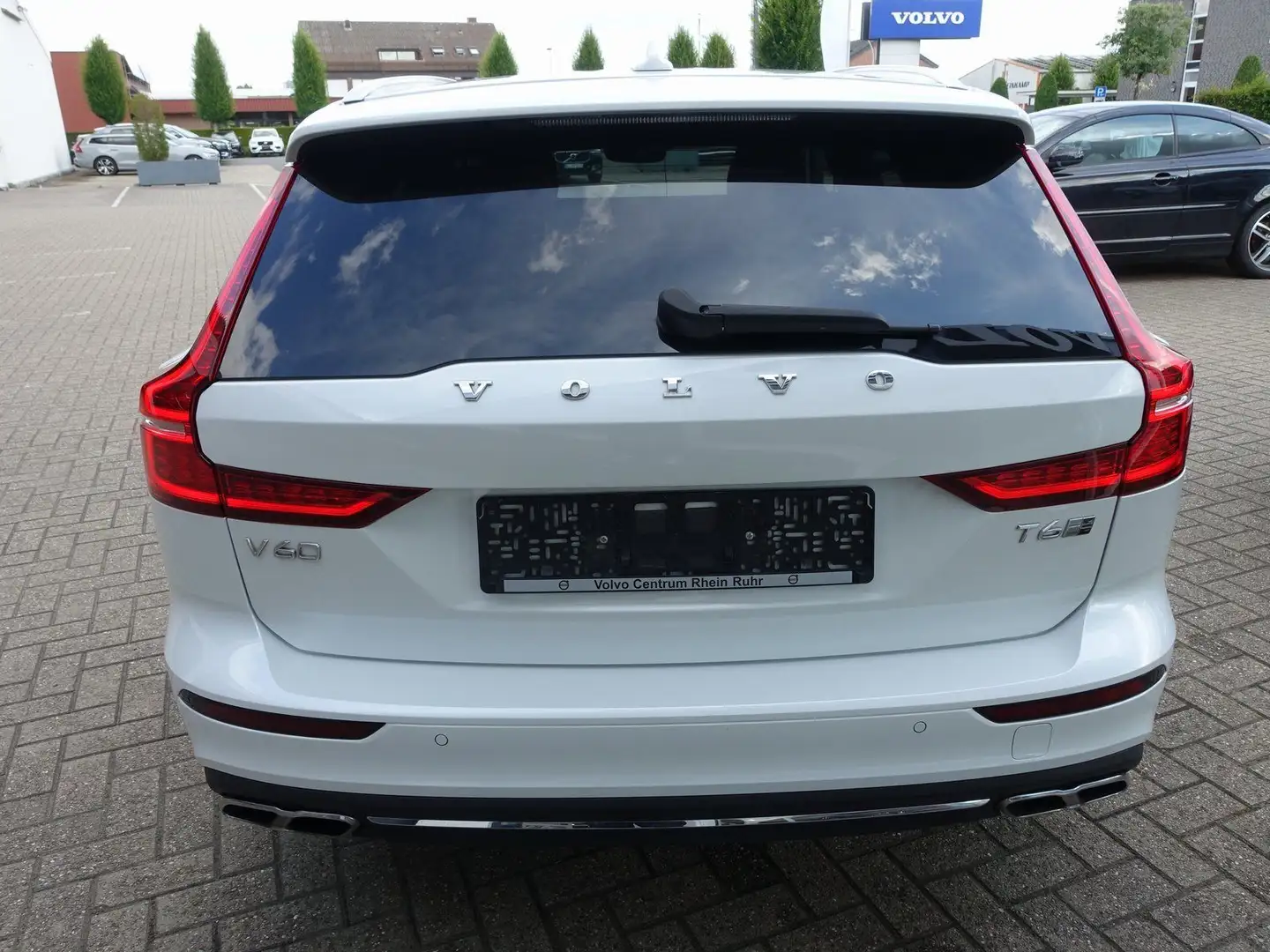 Volvo V60 T6 Twin Engine AWD Inscription/Pano/HeadUP Alb - 2