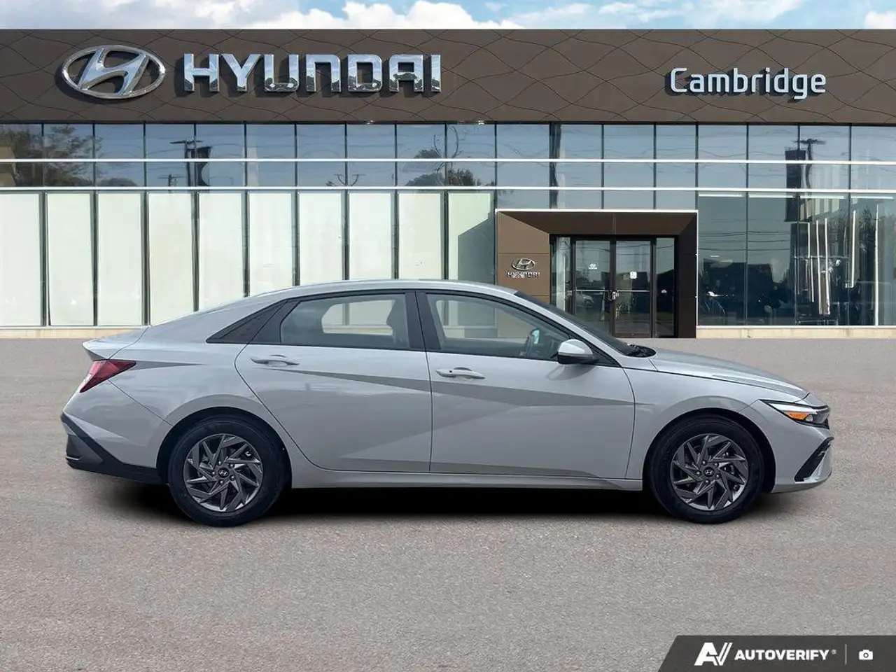 Hyundai ELANTRA снимка Hyundai ELANTRA