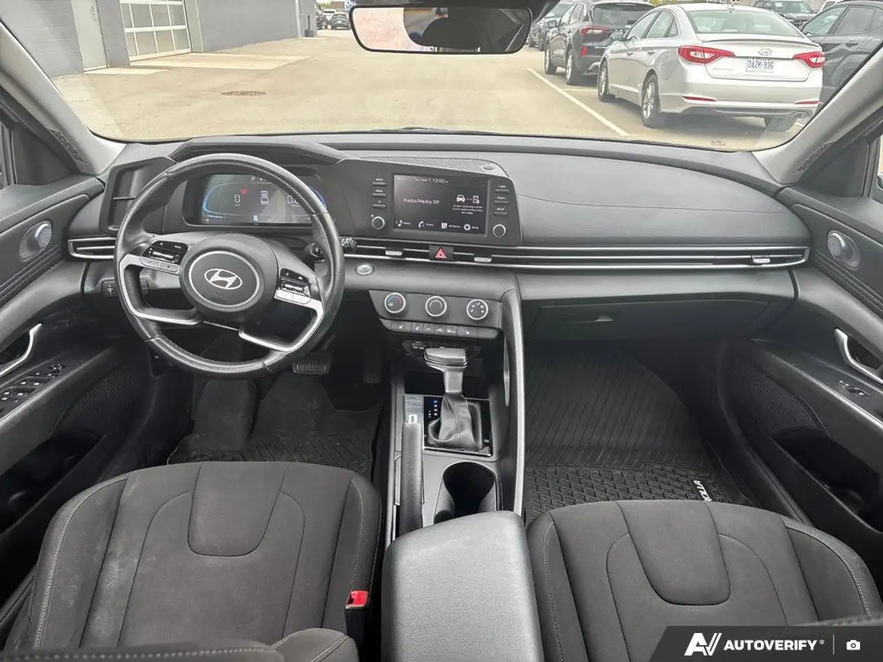 Hyundai ELANTRA снимка Hyundai ELANTRA
