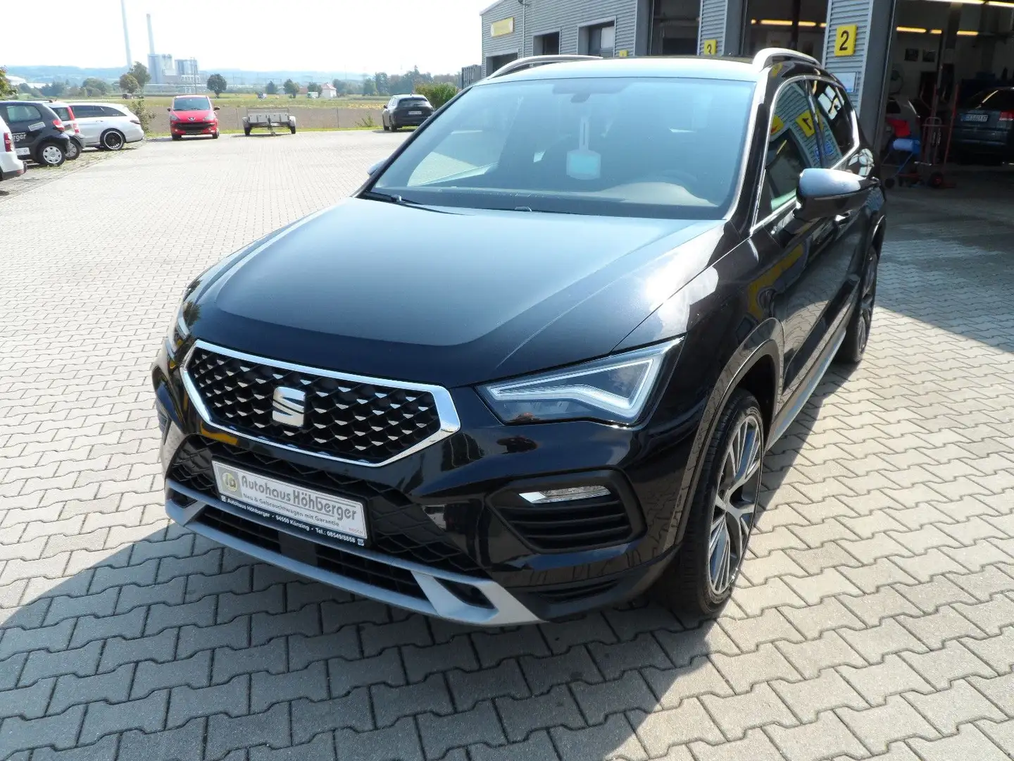SEAT Ateca Xperience/DSG/Navi/AHK/SHZ/LRH/8xALU/Voll Schwarz - 1