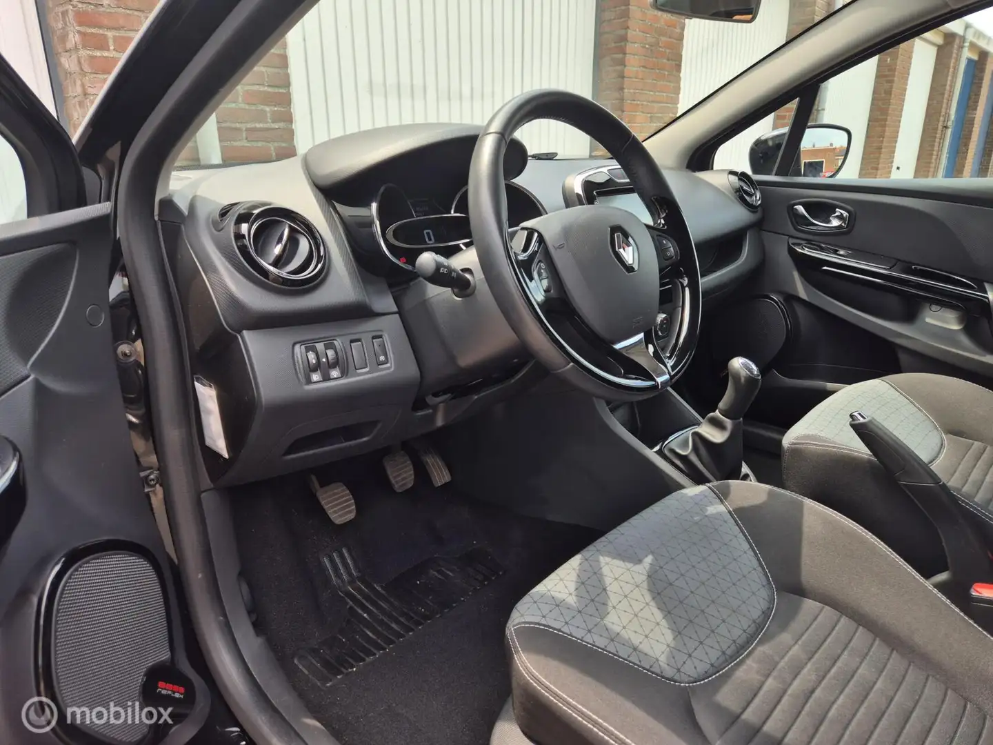 Renault Clio 0.9 TCe Dynamique / Airco / Cruisecontrol / Parkee Zwart - 2