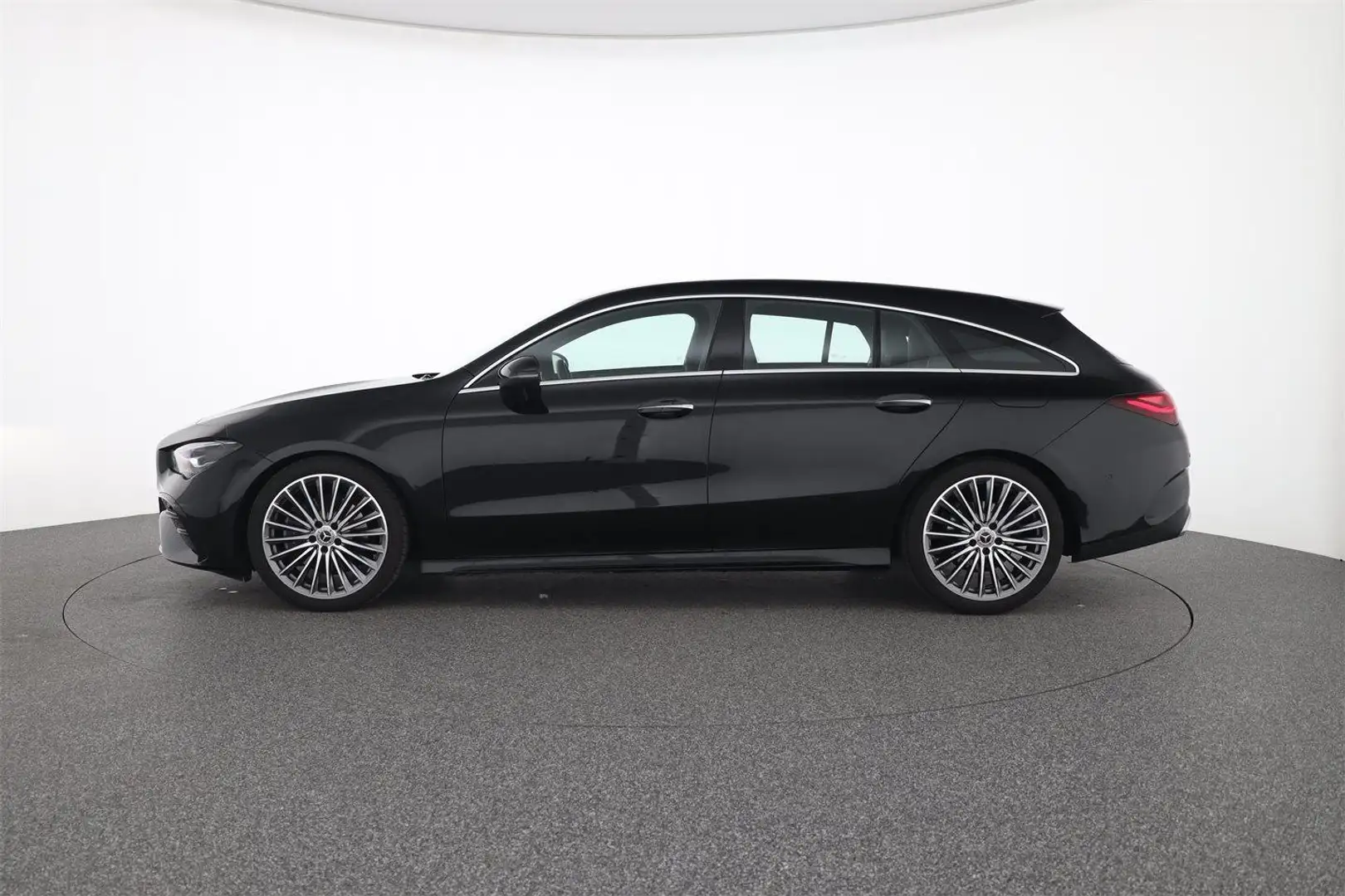 Mercedes-Benz CLA 200 d Shooting Brake AMG Line Schwarz - 2