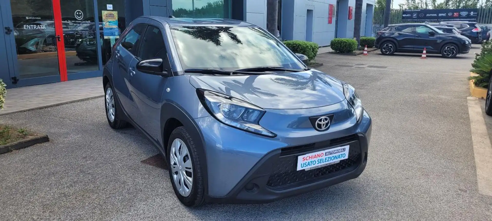 Toyota Aygo X 1.0 VVT-i 72 CV 5 porte Trend Grigio - 1