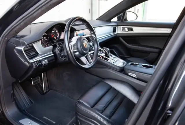 Porsche Panamera view 8