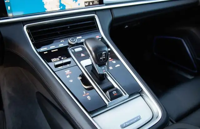 Porsche Panamera view 13
