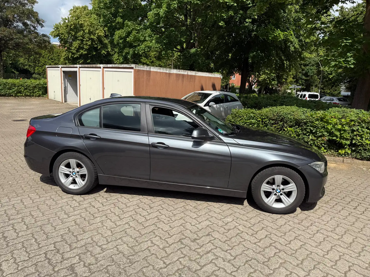 BMW 318 318d Grau - 2