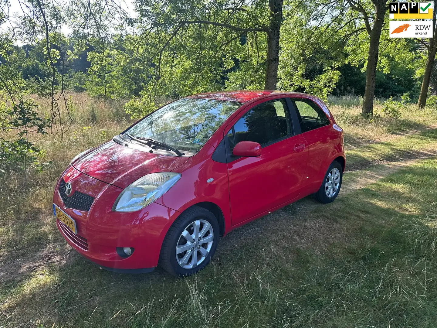 Toyota Yaris 1.0 VVTi apk t/m 19-03-2026 Rosso - 1
