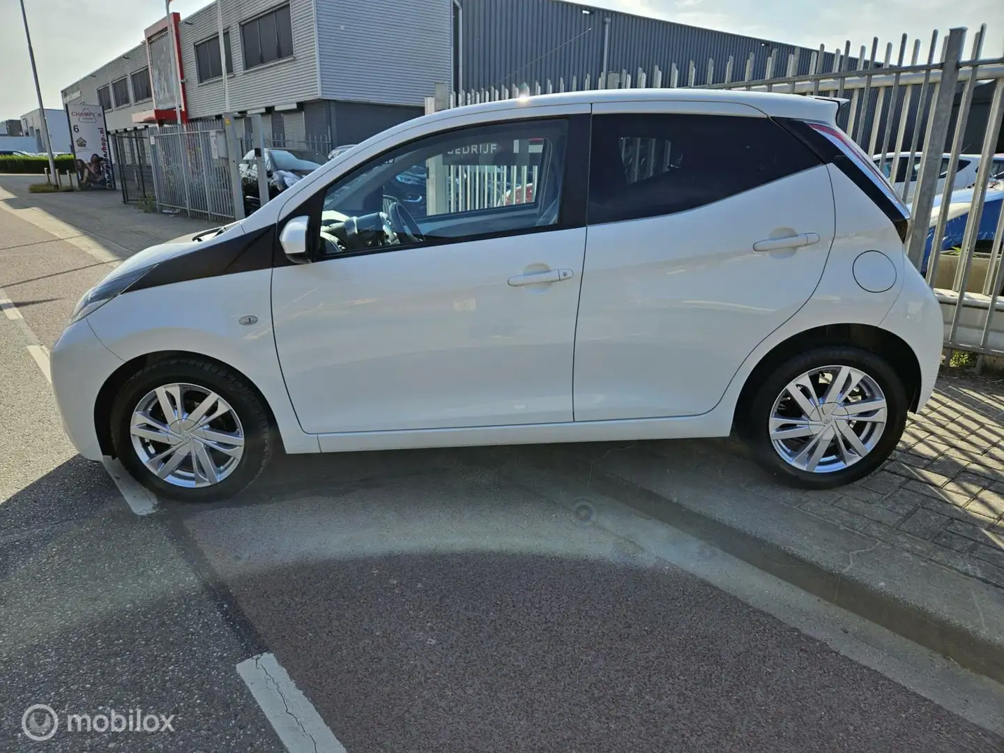 Toyota Aygo 1.0 VVT-i x-sport Bianco - 2