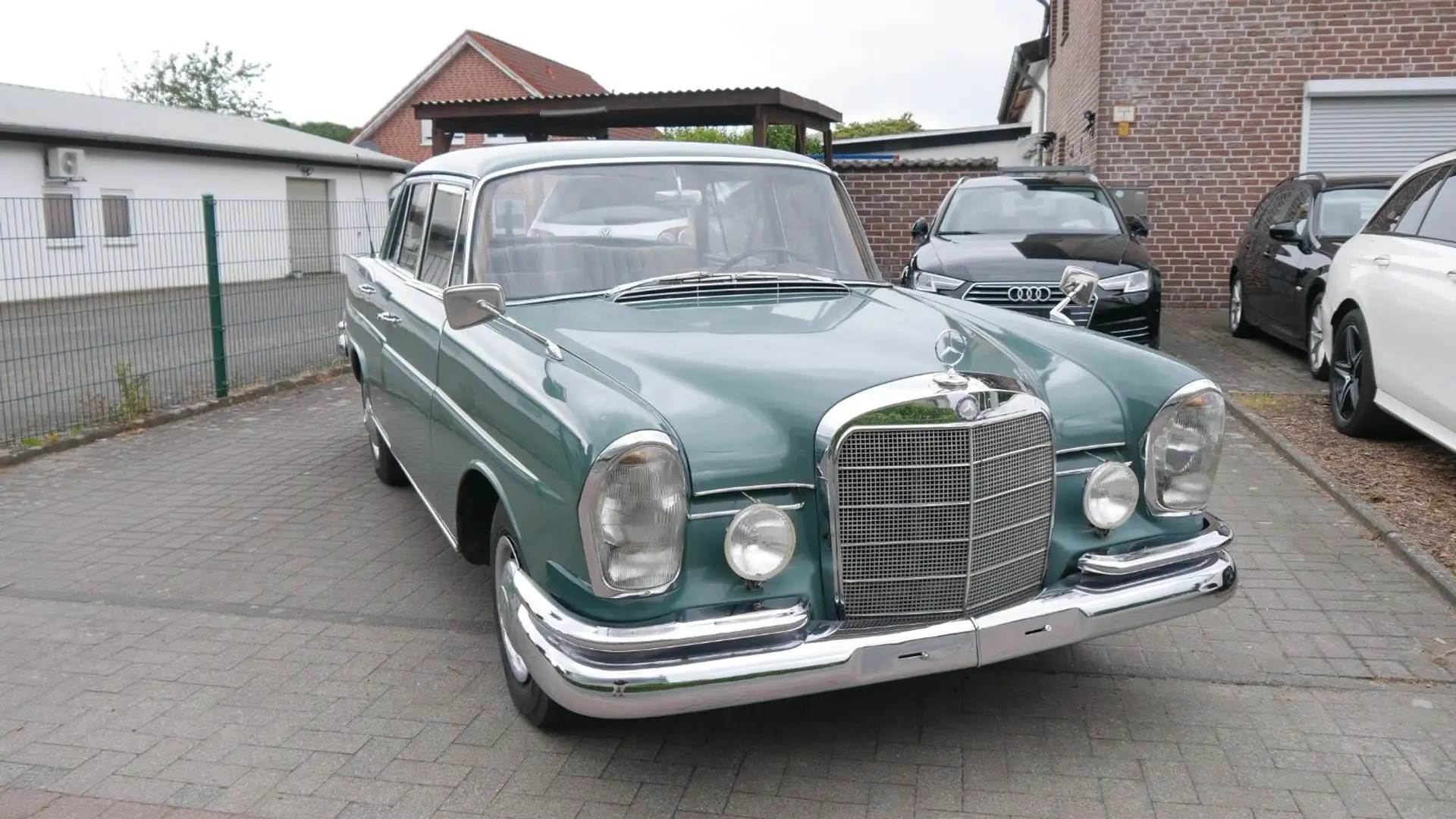 Mercedes-Benz 220 SB W111 Heckflosse Verde - 1