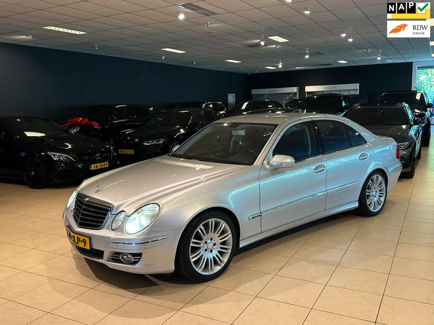 Mercedes-Benz E 220 CDI Avantgarde|SPORT PAKKET|NAP|TREKHAAK|XENON|LED Grijs - 1