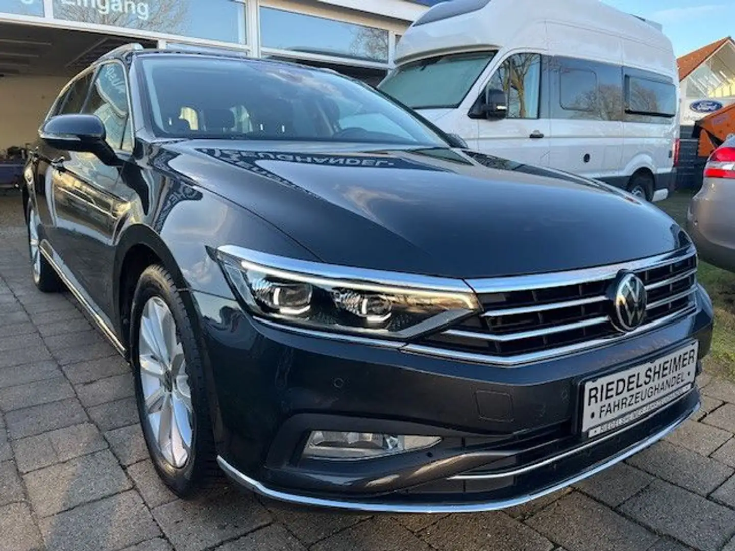 Volkswagen Passat Variant Passat Var 1.5 TSI Elegance LEDER NAV MATRIX AHK Grau - 1