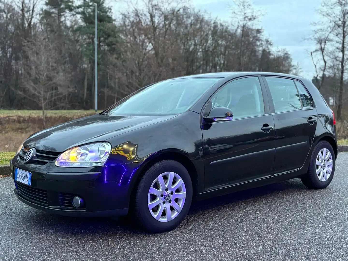 Volkswagen Golf Golf 1.6 16V FSI 5p. SOLO •51.000km• Negro - 1