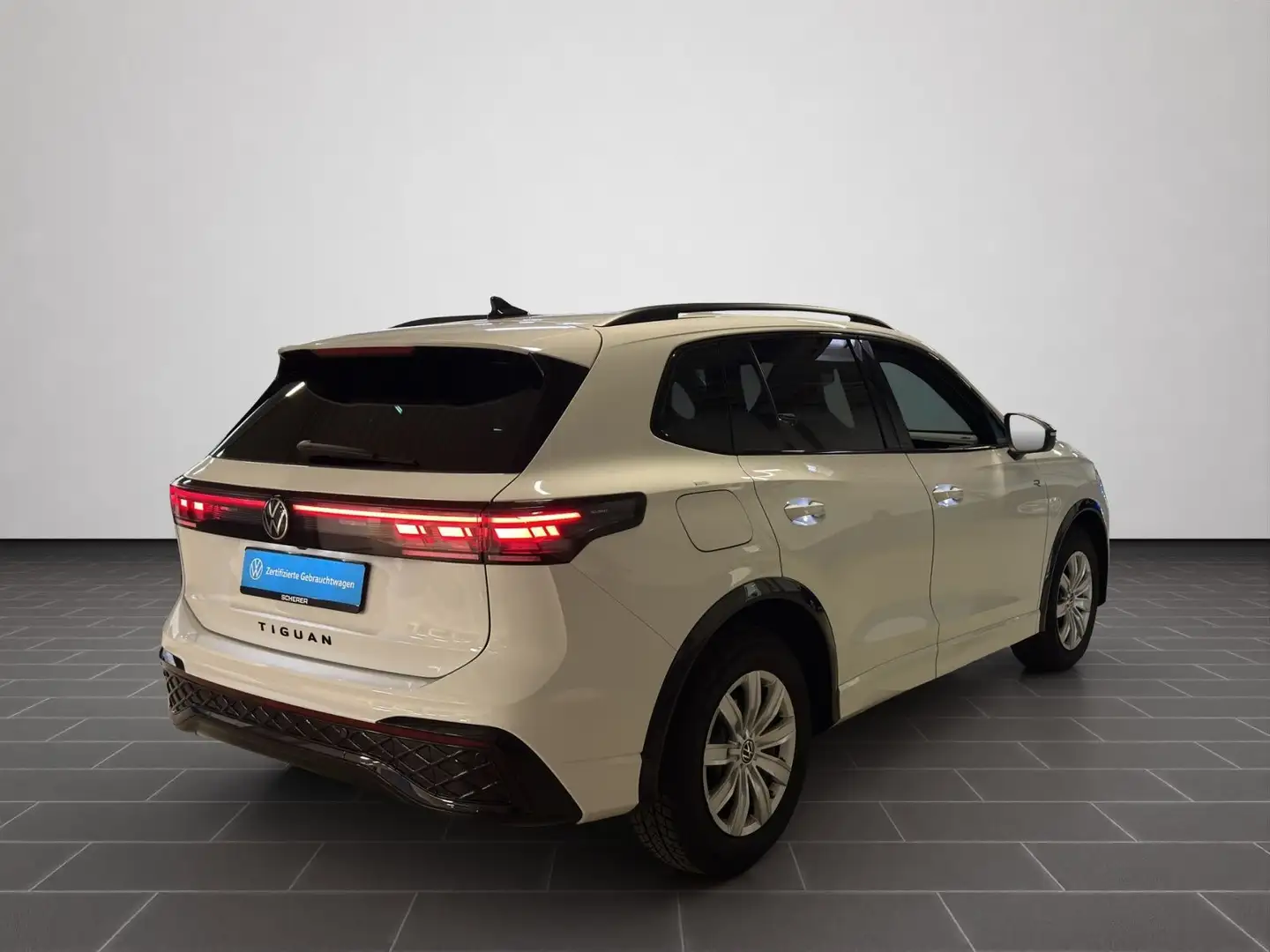 Volkswagen Tiguan 1.5 eTSI R-Line DSG NAVI AHK BlackStyle Weiß - 2